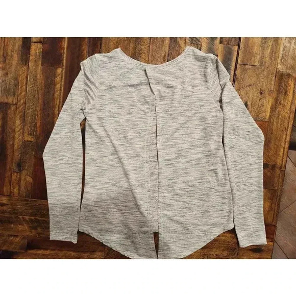 Zyia Active Long Sleeved Shirt. Slit on the back. Womens size XL. - Picture 2 of 5